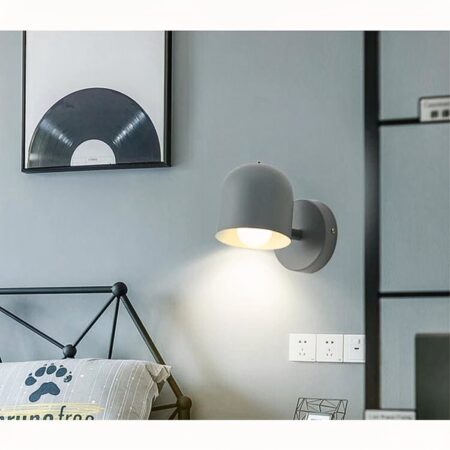 Bunte Wandleuchte im skandinavischen Stil