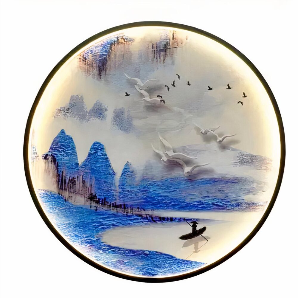 man sieht auf einem weißen Hintergrund eine runde Wandleuchte mit japanischer Landschaft