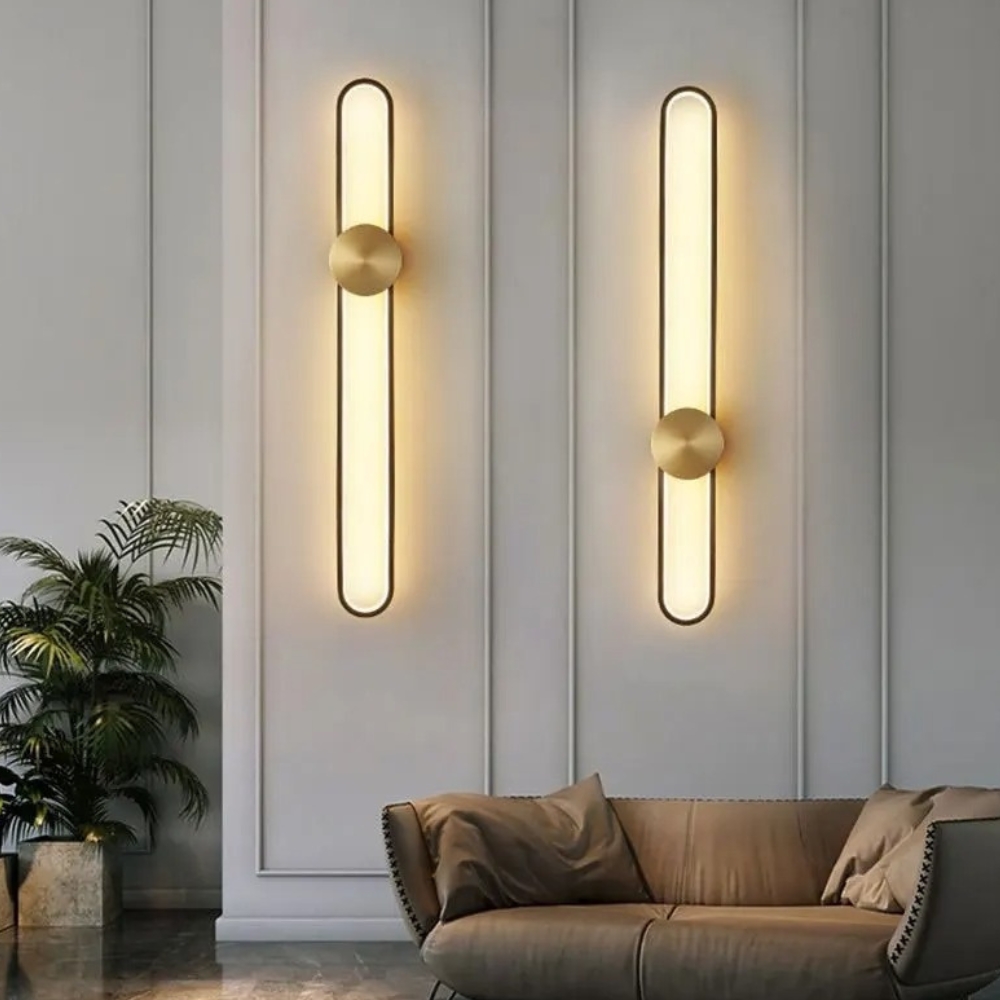 LED-Wandleuchte mit minimalistischem Design, länglich und elegant, mit einer weichen und gleichmäßigen Beleuchtung, die ideal für moderne Innenräume ist.